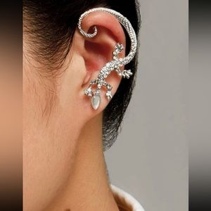 🦎 Adorable Rhinestone Metallic Lizard Reptile Ear Cuff🦎